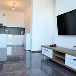 Lux3 Seaview & 43' Tv Netflix Apartman Shëngjin